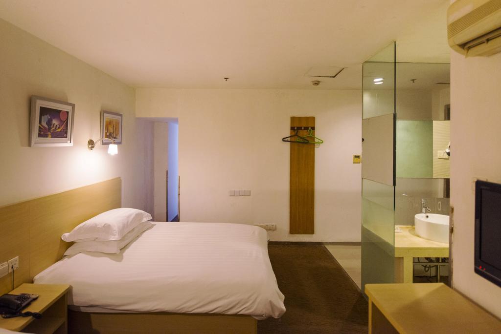 Motel Shanghai Hongqiao Beixinjing Metro Station Tianshan Road Exterior photo